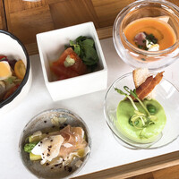 ザ タヴァン グリル＆ラウンジ - 