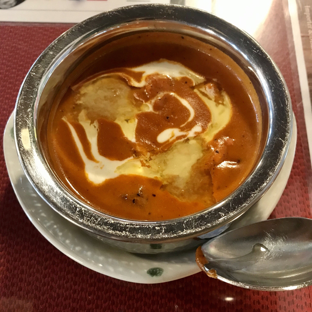 単品で頼んだときのカレーの量は満足感があって最高。 : インドレストラン スルターン
