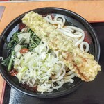 駅そば そば・うどん八起家 西口店 - 冷やし山菜ちく天うどん！ちく天が長い！ちくわは揚げると妙に美味い！衣に青のりが混ざるのが定番ですね！