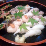 松寿し - お寿司（7年もののホタテにウニが乗っています）