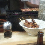 吾妻家 - おいしそうに焼かれてます。秘伝のたれも