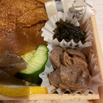 Toge no Kamameshi Honpo Ogino-ya Karuizawa Eki Uriten Shinano Kamameshi Uriten - 砂肝看起来是烤的，但味道像是用酱油炖的