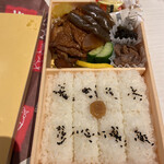 Toge no Kamameshi Honpo Ogino-ya Karuizawa Eki Uriten Shinano Kamameshi Uriten - 打开盖子的瞬间令人心潮澎湃