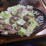 鉄板焼肉 大当り - 端にたまった油
