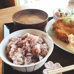 きっさ おばあちゃん家 - 雑穀米と減塩のお味噌汁