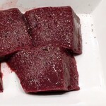 炭火焼肉ふじた - 厚切りで焼いてもジューシーです。