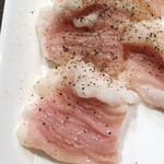 炭火焼肉ふじた - ホルモンは甘みがあります。レア気味がいいですね。