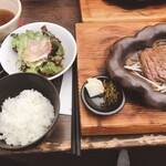 Hachi gotei - 黒毛牛の陶板焼き