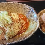 宮島うまいもの館 - 汁なし担担麺＋唐揚げセット