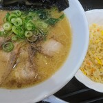 横浜八景樓 - 八景樓ラーメン（チャーシュー３枚）、半炒飯セット