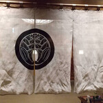 Koshitsu Kaiseki Kitaooji Kyoubashi Saryou - 外　　　　観: 入口の大きな暖簾がお店を象徴する迫力です！