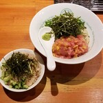 麺屋 六感堂 - とろたくのぶっかけ＋梅きゅうのまぜ飯