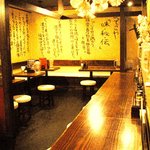 よってこや - 「ハリウッドから見た日本」がテーマにラーメン屋とは思えない落ち着いた雰囲気です