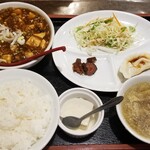 橙 - 麻婆豆腐定食(1030円)