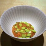 TTOAHISU - ◆豆乳と麦茶のブラマンジェ、枝豆、いくら・・ブランジェの食感が滑らかで美味しいですし、塩で下味を付けた「いくら」もいい味わい。全体としては若干「塩」が強いように感じましたが、これは私の年齢のせいかも。(^0^;) 年齢を重ねると塩の必要量が少なくなるのか、以前よりも「塩気」に敏感になったような気がします。m(__)m