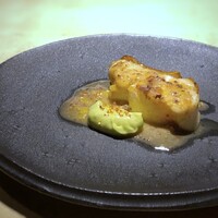 TTOAHISU - ＊アラは厚みがあり、美味しいこと。 濃厚な味わいのアボカドソースと、爽やかなオレンジ系のソースで2度愉しめました。