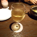 フーズフーズ - グラス白ワイン（シャルドネ）