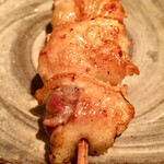 オオクサ - 熊野地鶏のモモ　この色が全てを物語っていると思います　全く美味し過ぎ！！