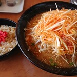 Kurumaya Ramen - ネギ味噌ラーメン 半チャーハン