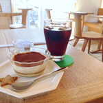 caffe  dolce - アイスコーヒー　420円
ティラミス　300円