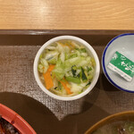 すき家 - うな牛(並盛)しじみ汁おしんこセット 990円 (おしんこ)