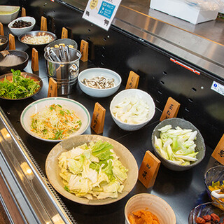 ビュッフェで選べる野菜と薬味◎アイス食べ放題もございます