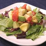 アボカドと季節野菜のサラダ