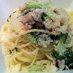 ラ カンティーナ シュウ - 魚介と小松菜のスパゲティーアンチョビオイルソースです。