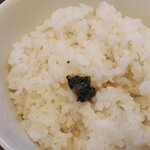 ごはんCafe しなもん - もち麦ごはんの上に大葉味噌