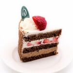 strawberry chocolate sponge cake