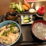 Tobi Ume - 牡蠣飯とカキフライセット　750円（税込）