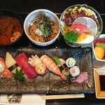 Sushizen - 【ひのき：1300円】
                        見た目が上品で品数も多く、味も美味しいのでコスパが良いランチです♪