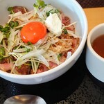 キッチン　ルミエール - ローストビーフ丼とスープ