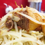 ラーメン二郎 - 豚の厚み