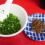 ラーメン二郎 - 青ネギ＆シビれ