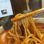 麺処 井の庄 - 平打ち中細麺です。