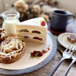 ミネロワ - 藤稔とピオーネのショートケーキ、無花果とクリームチーズのベイクドタルト美しい〜♡♡