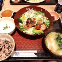 美味しい鶏の竜田揚げに甘酸っぱい黒酢あん野菜が美味しい 鶏と野菜の黒酢あん定食 861円 By コネリー 閉店 大戸屋 六本木一丁目店 六本木一丁目 定食 食堂 食べログ 美味しい鶏の竜田揚げに甘酸っぱい黒酢あん野菜が美味しい 鶏と野菜の黒酢あん定食 861円 By コネリー 閉店 大戸屋 六本木一丁目店 六本木一丁目 定食 食堂 食べログ
