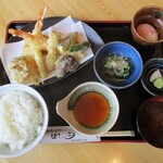 板前の台所 よし田 - 天婦羅定食 1,200円 + ごはん大盛り 50円 ＝ 1,250円（税別）。　　　　　2020.08.23