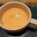 135452059 - セットの冷製人参スープはミルク多めのサラッとした口当たり、暑い時期にひんやりサッパリ飲める味
