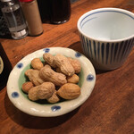 かごっま屋台 火の玉ボーイ - お通しの茹で落花生