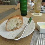 ヌーベルプース大倉山 - ホカホカ、真ん中に切れめが入っていてちぎりやすい(2020年8月)