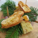 ヌーベルプース大倉山 - 切株＆松の葉にのった焼き菓子(2020年8月)