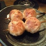 なごみや - トマトは豚肉で巻いて焼く！　　口内やけど注意な一品、分かっていても毎回失敗する。でも、それがいい