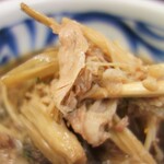 手打うどん庵治 - ゴボウ・キノコもタップリ