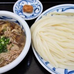手打うどん庵治 - たっぷりのうどん
「肉汁つけ」８５０円+梅１００円