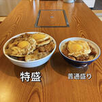 野内 - カツ丼特盛と普通盛り