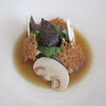 エスキス - 牡蠣とマッシュルームのコンソメ仕立て