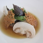 エスキス - 牡蠣とマッシュルームのコンソメ仕立て