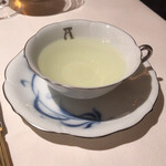 アピシウス - 食後のドリンクのハーブティー。